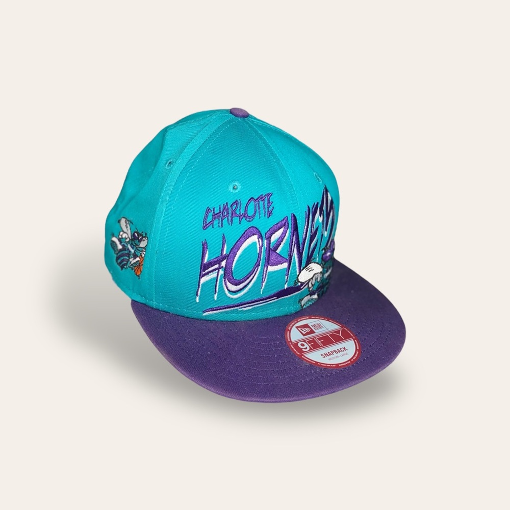 New Era Charlotte Hornets Embroidered Adjustable SnapBack Hat Size M/L